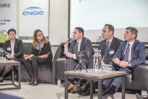 Robert Kałuża z Ministerstwa Rozwoju (z mikrofonem) mówił, że to dobry czas, aby samorządy skorzystały z PPP