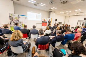 Gorącą dyskusję wywołał slajd, który pokazał, jakie znane marki opuściły lokale przy ulicach handlowych i przeniosły się do galerii, a zamiast nich pojawiły się dyskonty